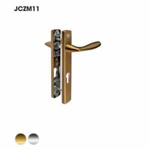 Tại Sao Nên Chọn Tay Nắm Cửa Đi JCZM11? Độ bền vượt trội: Sử dụng chất liệu hợp kim nhôm cao cấp và công nghệ Anodization tiên tiến, đảm bảo sản phẩm bền đẹp theo thời gian. Thiết kế tinh tế: Kiểu dáng hiện đại, phù hợp với mọi không gian kiến trúc. Dễ dàng lắp đặt: Kích thước tiêu chuẩn, lắp đặt nhanh chóng và tiện lợi. Tính năng ưu việt: Đảm bảo độ kín khít và an toàn tuyệt đối cho hệ cửa nhôm kính. Chính sách bảo hành uy tín: Bảo hành dài hạn 36 tháng cùng chính sách đổi trả linh hoạt, mang lại sự yên tâm tuyệt đối. Tay nắm cửa đi JCZM11 không chỉ mang lại sự tiện nghi mà còn góp phần tạo nên vẻ đẹp hiện đại và sang trọng cho không gian sống và làm việc của bạn!