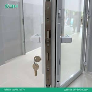Khóa cửa kim loại cao cấp cho công trình hiện đại